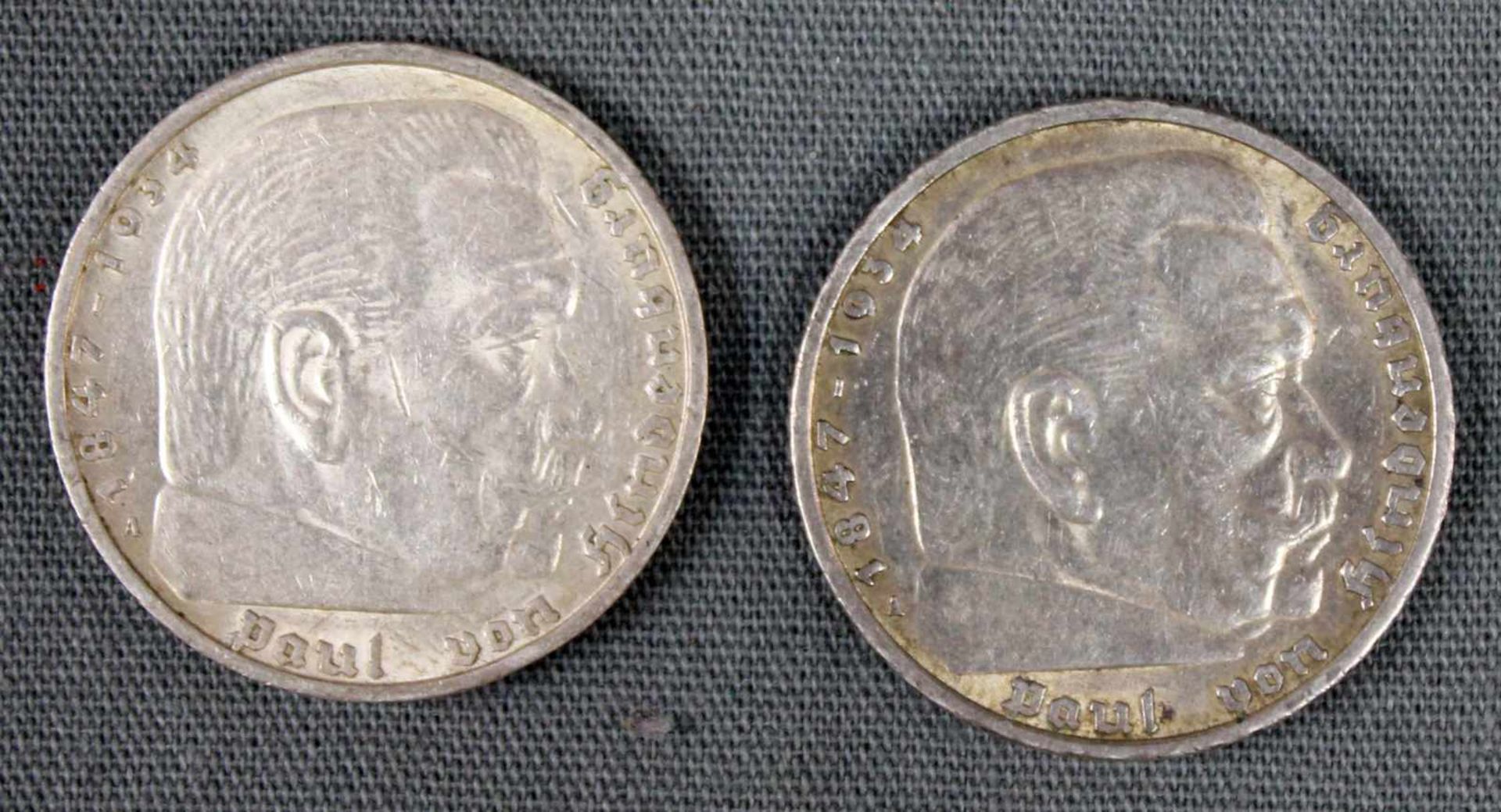 2 Stück. 5 Reichsmark, 1936 und 1938. Paul von Hindenburg. Die beiden Silbermünzen wiegen zusammen