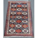 Bachtiar Felderteppich. Persien. Iran, antik, um 1900. 305 cm x 188 cm. Handgeknüpft. Wolle auf