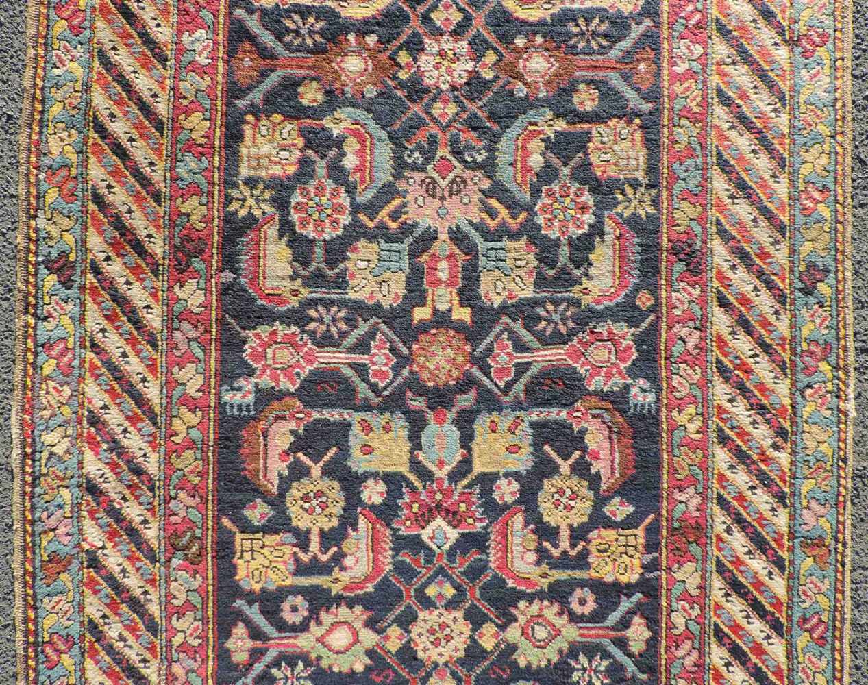 Schuscha Karabagh Galerie Teppich. Kaukasus. Antik, um 1880. 503 cm x 96 cm. Handgeknüpft. Wolle auf - Image 4 of 7