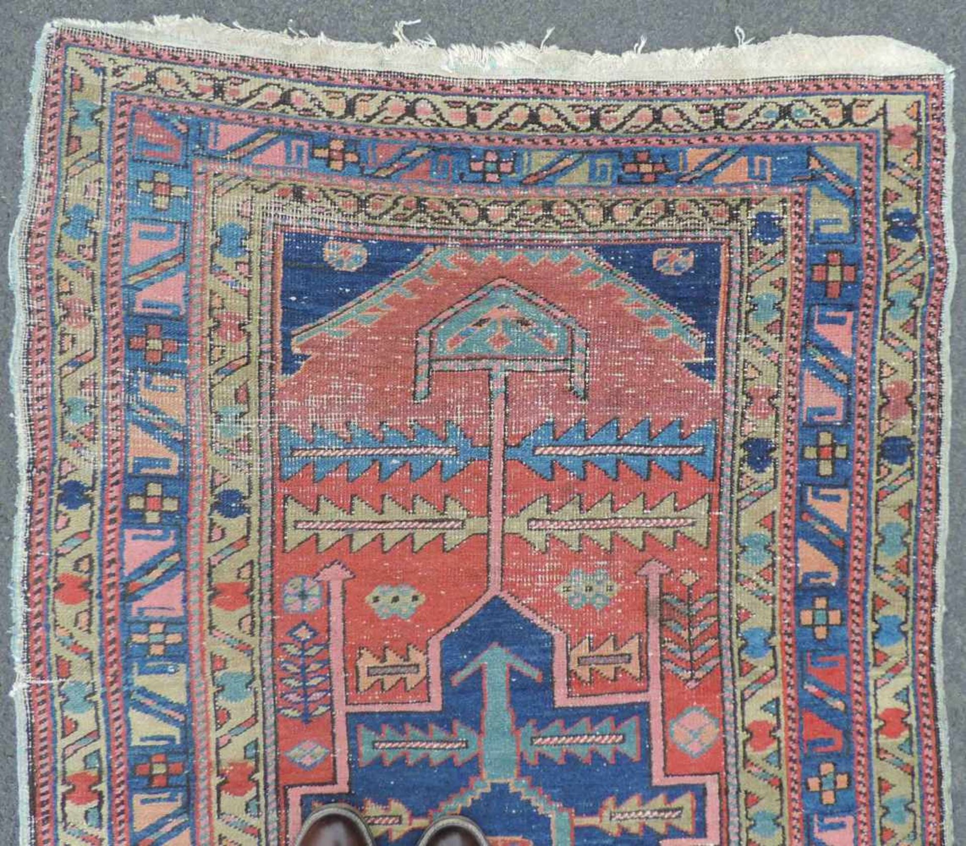 Heris Galerie Perserteppich. Iran. Antik, circa 100 Jahre alt. 343 cm x 104 cm. Dorfteppich, - Bild 4 aus 6