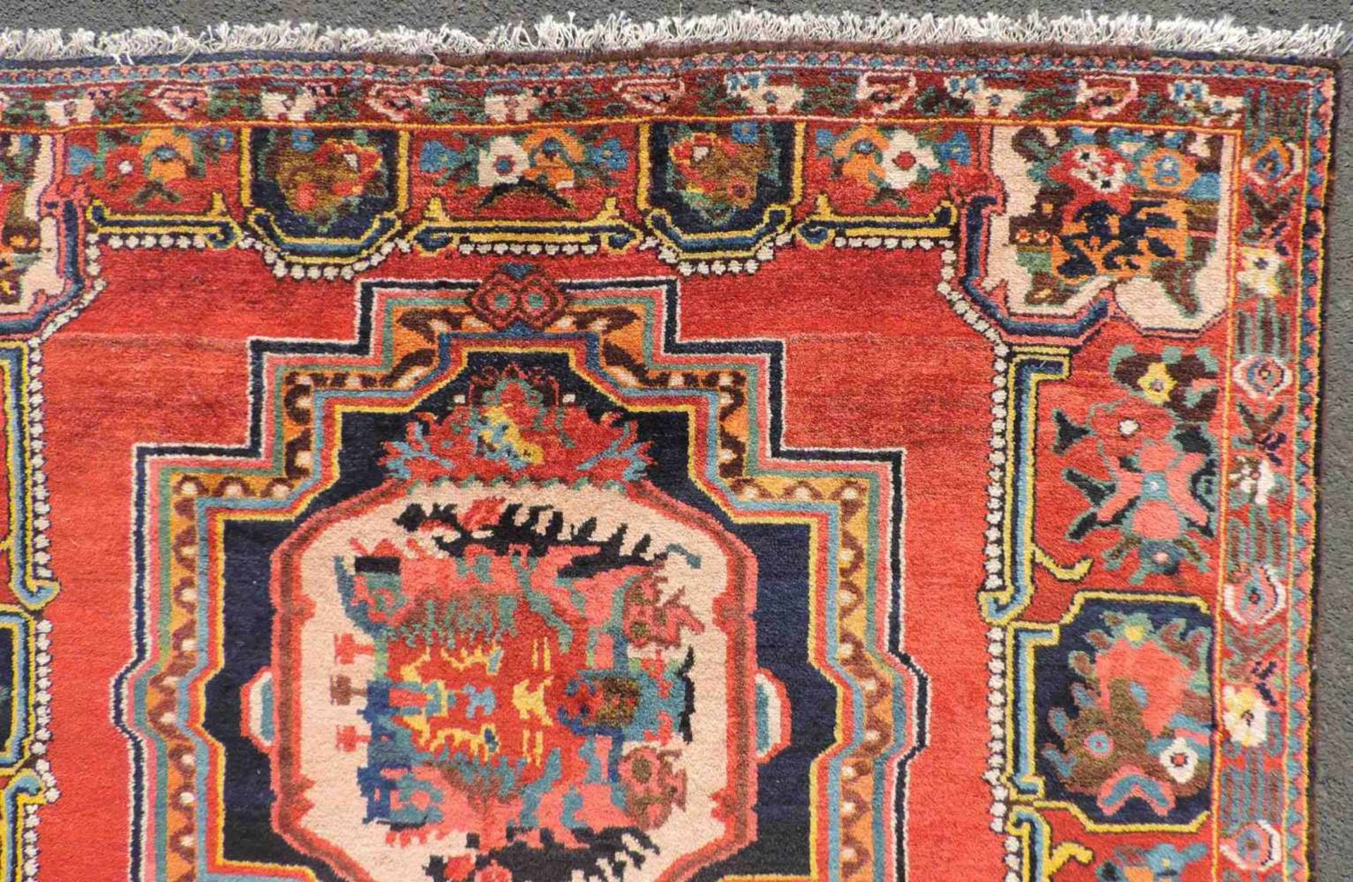 Bachtiar Perserteppich. Iran, alt um 1940. Gul Farang Muster. 300 cm x 164 cm. Handgeknüpft. Wolle - Bild 7 aus 9