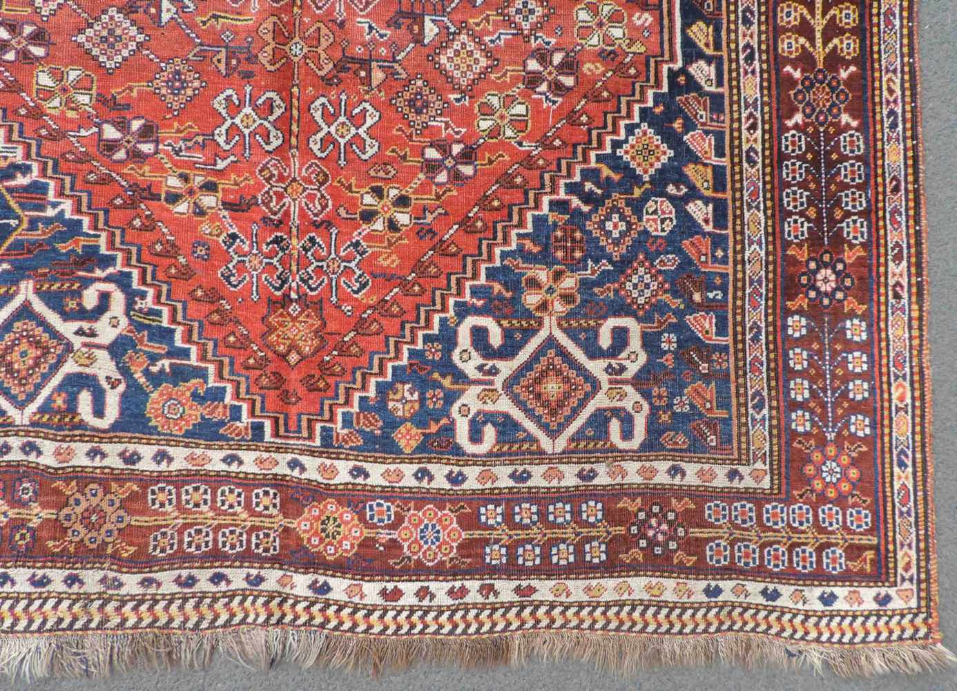 Gashgai, Perserteppich. Iran, alt um 1920. 260 cm x 170 cm. Orientteppich, handgeknüpft. Wolle auf - Image 3 of 9