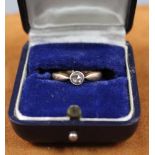 Ring mit Diamant in altem Schliff. Wohl 18. Jahrhundert. 585 Gold. 2,6 Gramm Gesamtgewicht. Der
