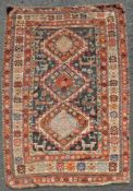 Schirwan Dorfteppich. Kaukasus, antik, um 1890. 175 cm x 124 cm. Handgeknüpft. Wolle auf Wolle.