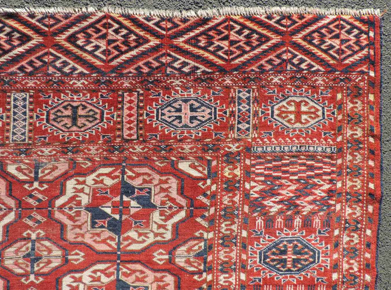 Tekke Hauptteppich. Iran / Turkmenistan. Göklan Wüste. Antik, um 1910. 364 cm x 215 cm. - Image 8 of 10