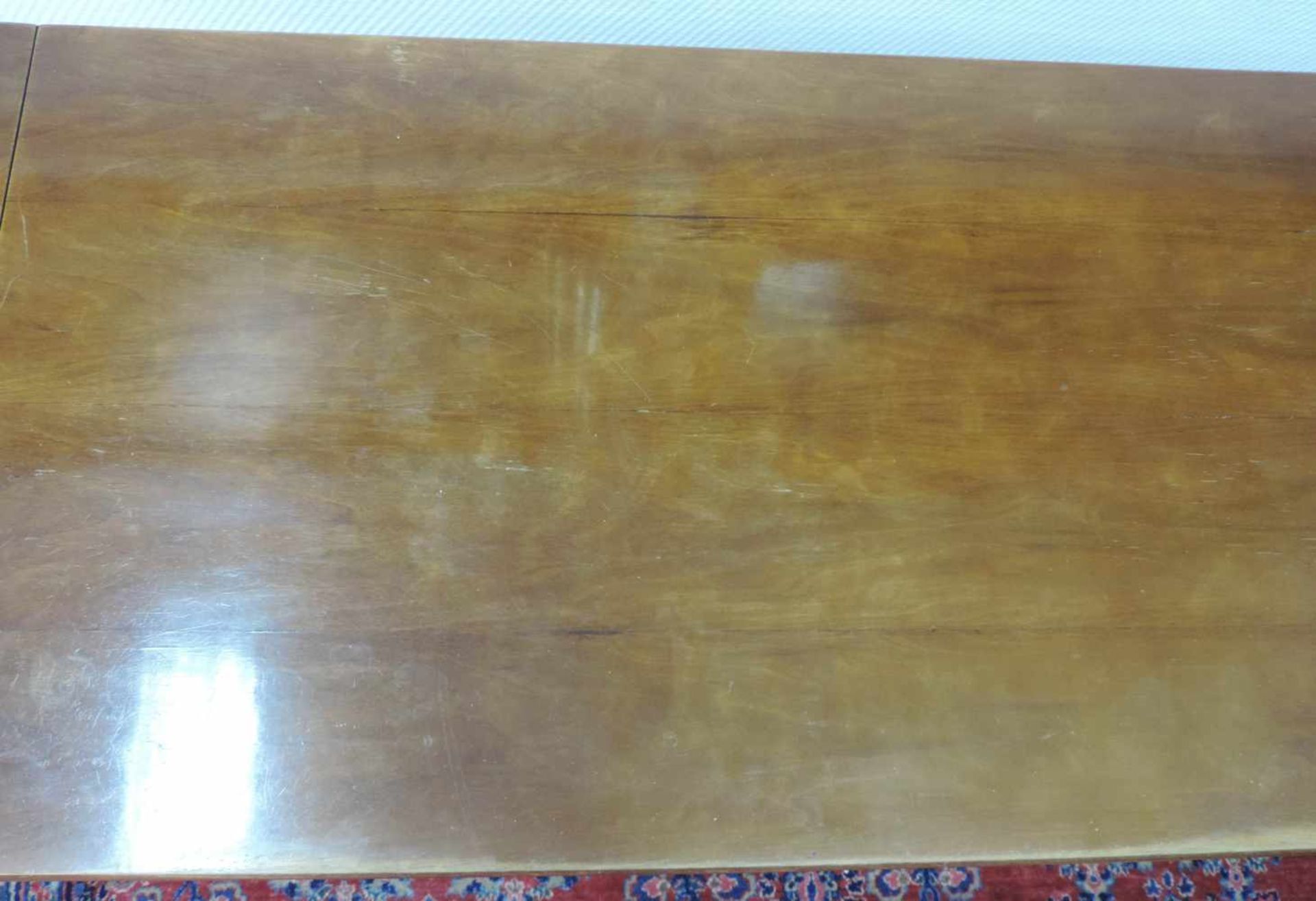 Tisch mit Seitenwangen zum hochklappen. 73 cm x 113 cm x 61 cm. Im aufgeklappten Zustand 190 cm - Bild 4 aus 9
