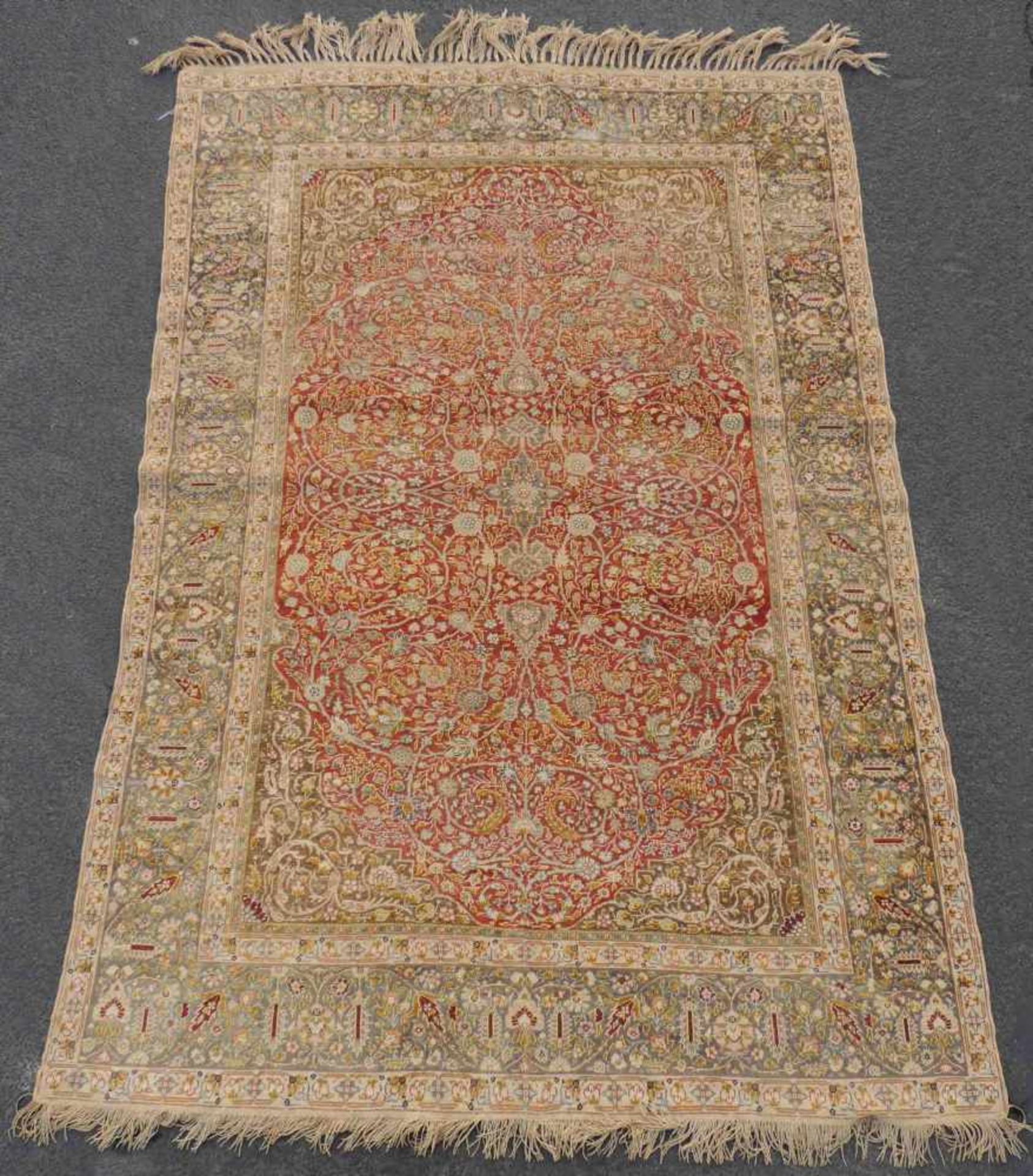 Kayserie Seidenteppich. Türkei. Antik, um 1900. 208 cm x 149 cm. Orientteppich, handgeknüpft.