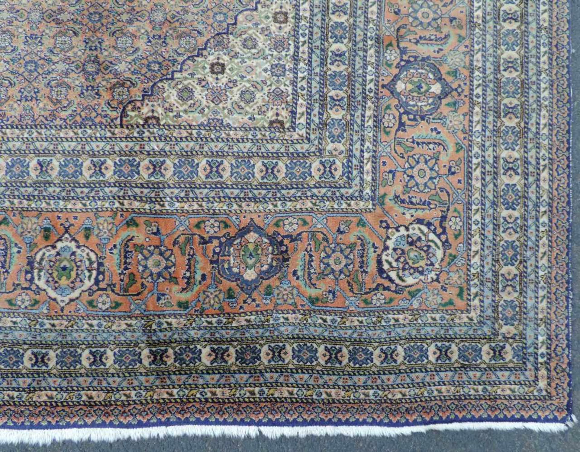 Täbris Mahi Perserteppich, signiert. Iran. Sehr feine Knüpfung. 400 cm x 300 cm. Orientteppich, - Bild 7 aus 12
