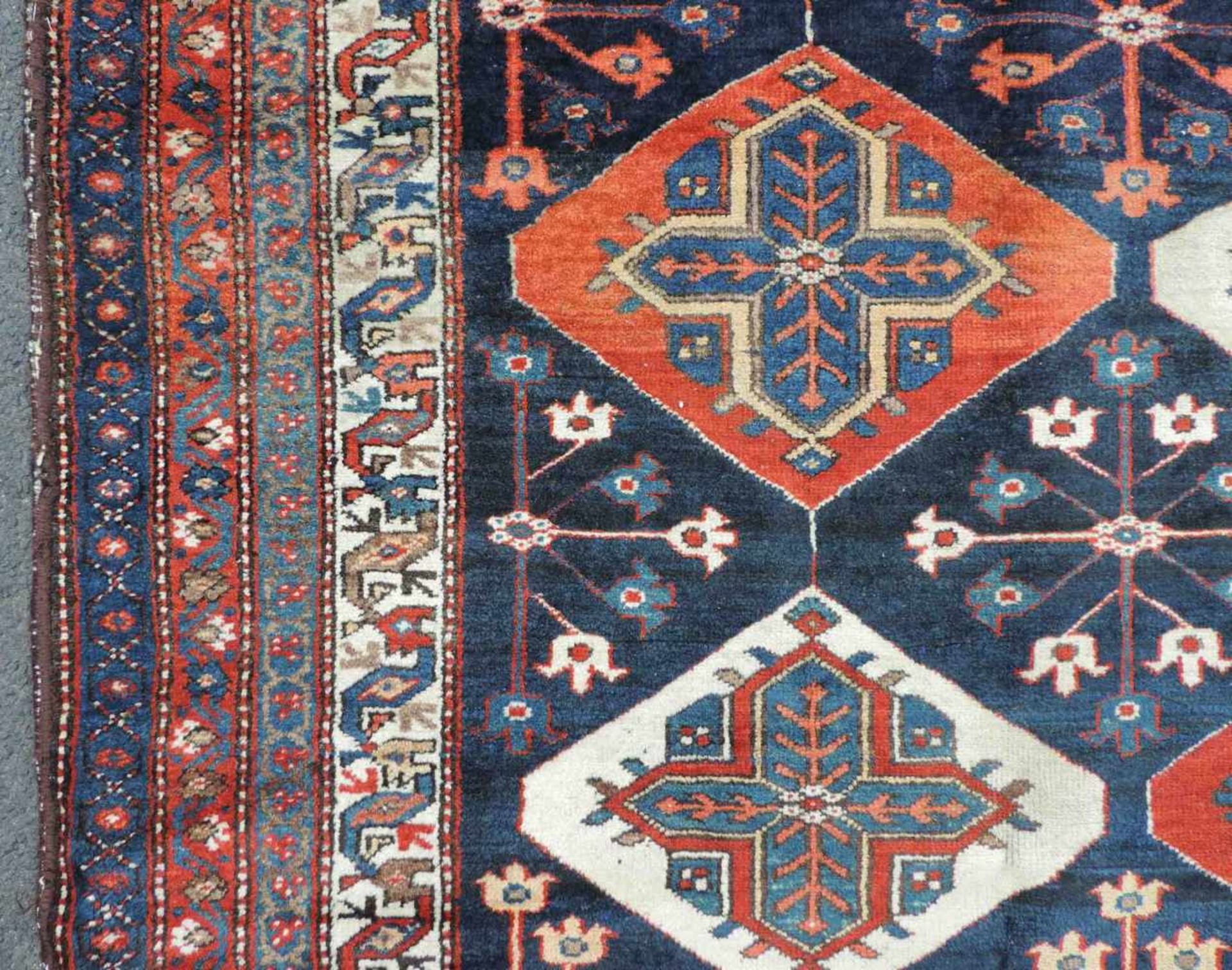 Bachtiar Felderteppich. Persien. Iran, antik, um 1900. 305 cm x 188 cm. Handgeknüpft. Wolle auf - Bild 5 aus 10