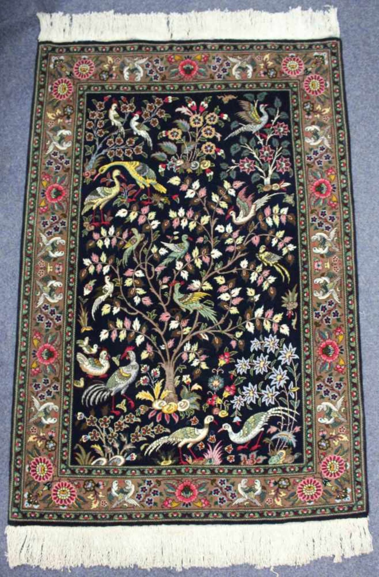 Täbris Perserteppich. Iran. Korkwolle auf Baumwolle. Sehr feine Knüpfung. 152 cm x 104 cm.