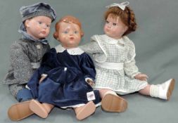 3 Puppen, Schildkröt. 2 x 55 cm, 1 x 46 cm hoch. 3 dolls, Schildkröt. 2 x 55 cm, 1 x 46 cm high.