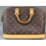 LOUIS VUITTON Tasche Modell "Alma", Variante in Monogram Canvas. Circa 30 cm x 25 cm. Insgesamt sehr