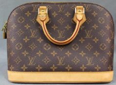 LOUIS VUITTON Tasche Modell "Alma", Variante in Monogram Canvas. Circa 30 cm x 25 cm. Insgesamt sehr