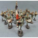 18 Figuren, meist Elastolin. Militärmusik. Bis 12 cm hoch. 18 figures, mostly Elastolin. Military