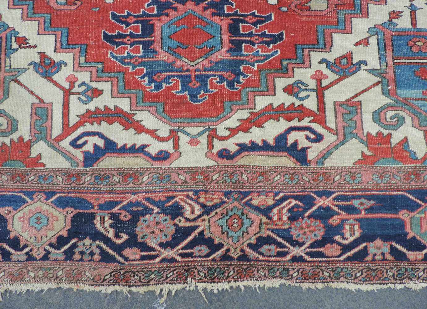 Heris Serapi Perserteppich. Iran. Antik, um 1890. 365 cm x 300 cm. Handgeknüpft. Wolle auf - Image 5 of 11