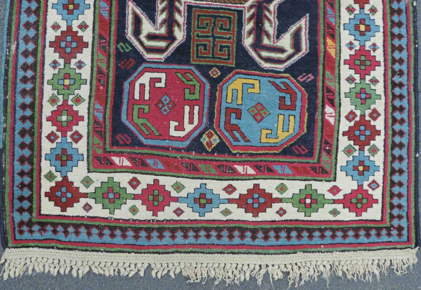 Lenkoran Gebetsteppich. Kaukasus. Antik, um 1900. 170 cm x 90 cm. Handgeknüpft. Wolle auf Wolle. - Image 2 of 6
