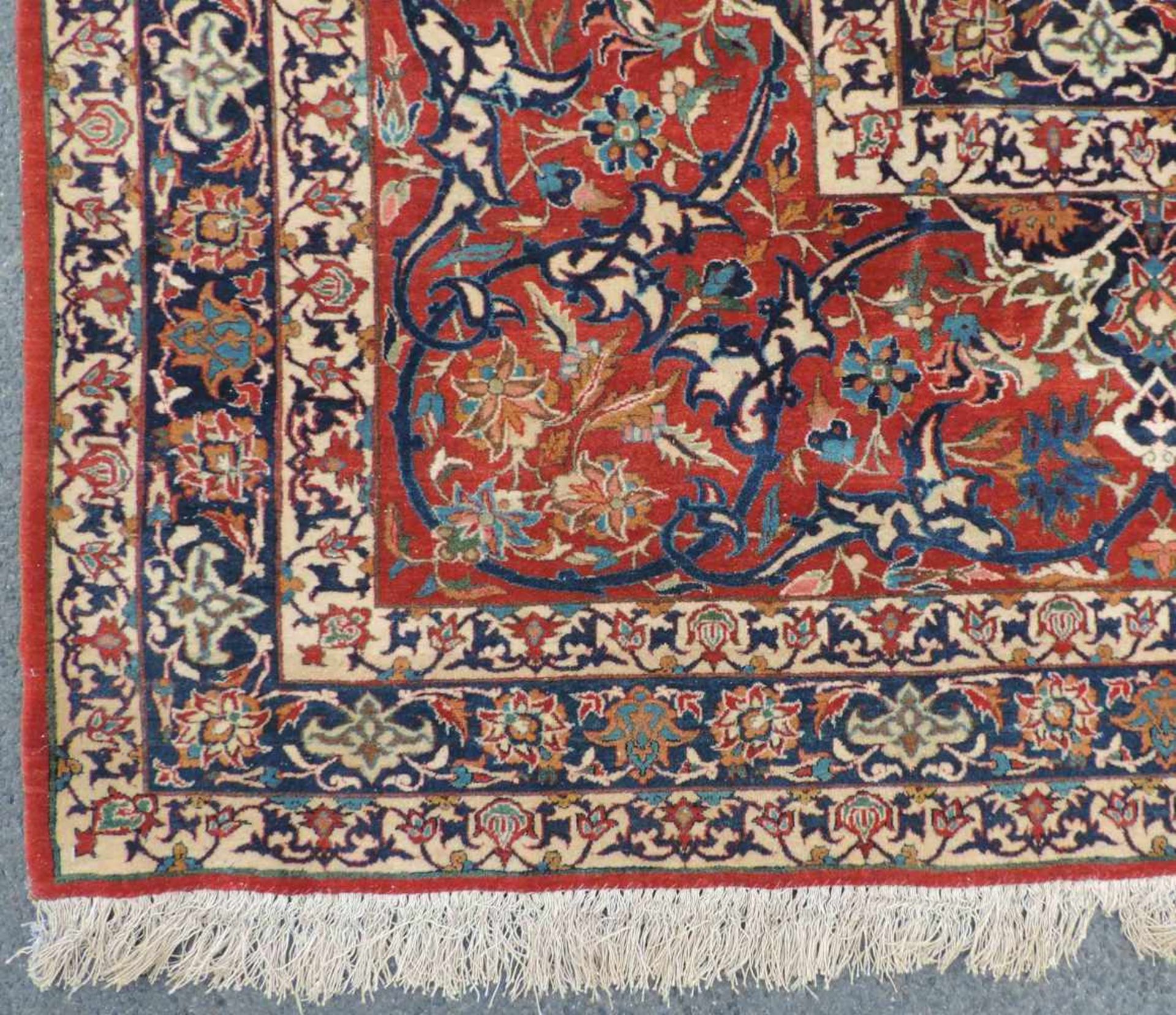 Isfahan Perserteppich. Iran. Alt, um 1910. Selten feine Knüpfung. 437 cm x 333 cm. Orientteppich, - Bild 4 aus 11