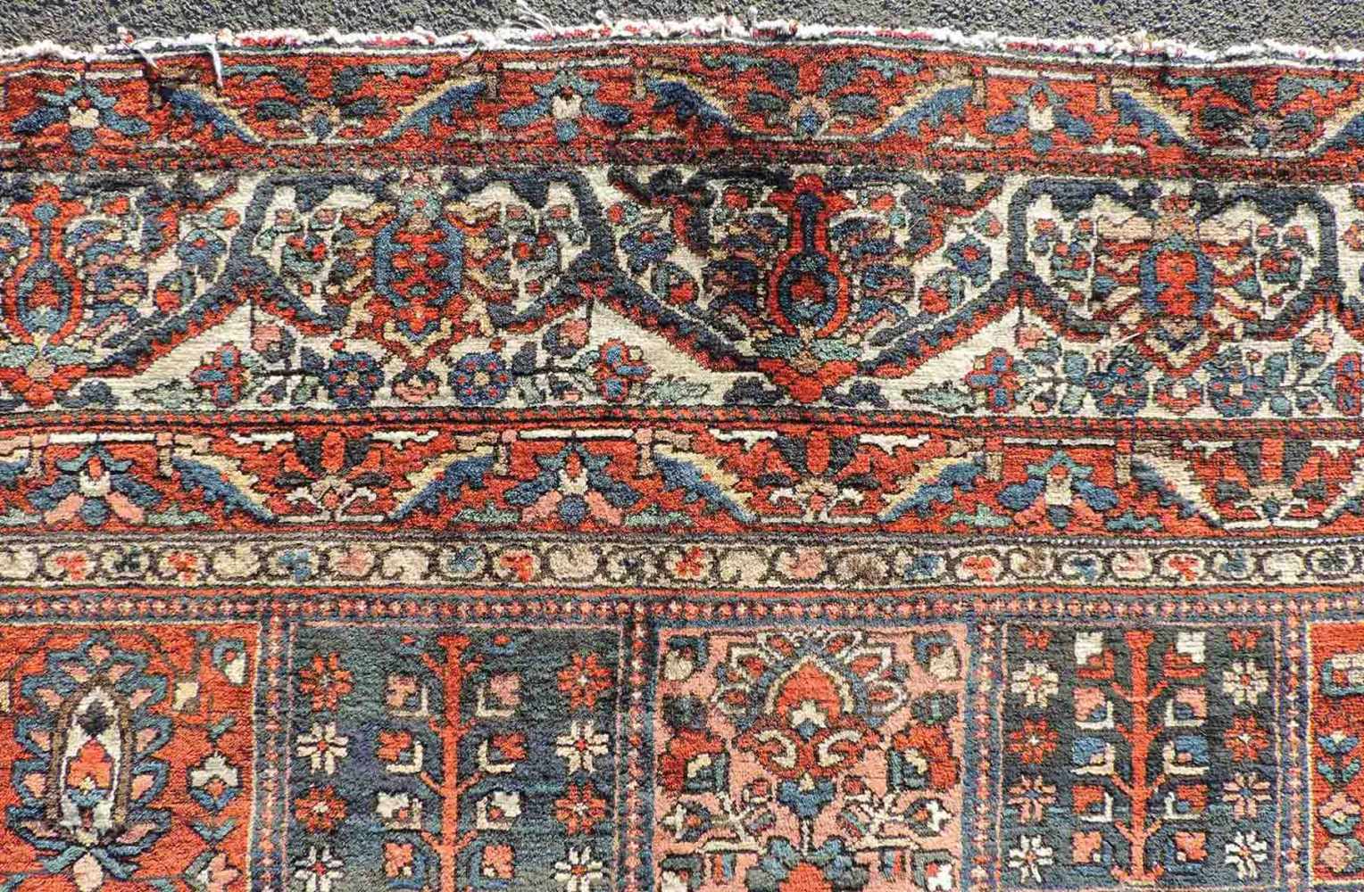 Felderteppich. Bachtiar Persien. Iran, alt, Mitte 20. Jahrhundert. 486 cm x 449 cm. Handgeknüpft. - Image 12 of 12