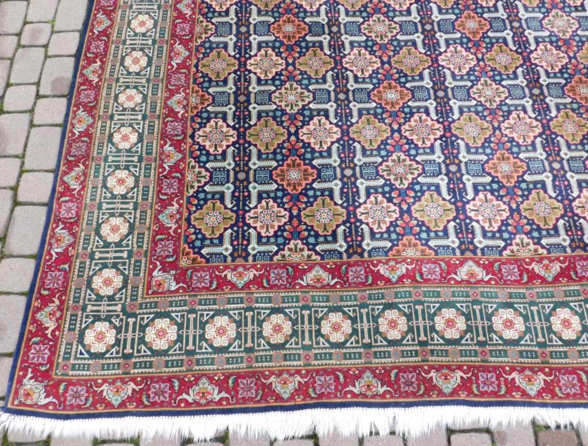 Hereke Teppich. Türkei. Blattgabelmuster. Sehr feine Knüpfung. 333 cm x 244 cm. Orientteppich, - Bild 2 aus 8