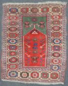 Mucur Gebetsteppich. Türkei. Alt, um 1900. 124 cm x 102 cm. Orientteppich, handgeknüpft. Mucur