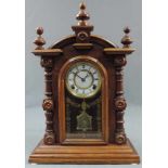 Kaminuhr, Holz, wohl 20. Jahrhundert. 50 cm x 34,5 cm. Clock. 50 cm x 34,5 cm.