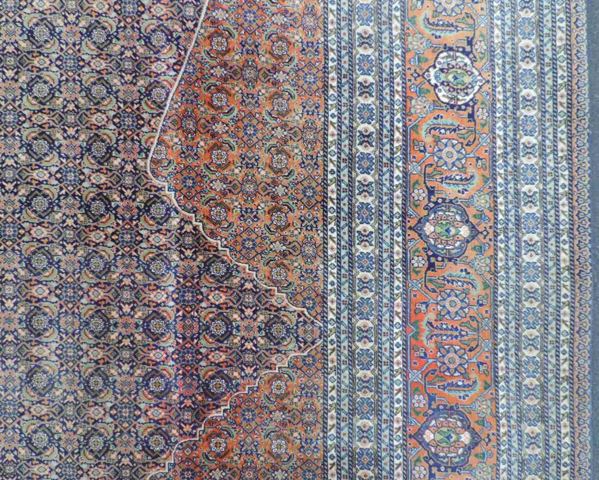 Täbris Mahi Perserteppich, signiert. Iran. Sehr feine Knüpfung. 400 cm x 300 cm. Orientteppich, - Bild 10 aus 12