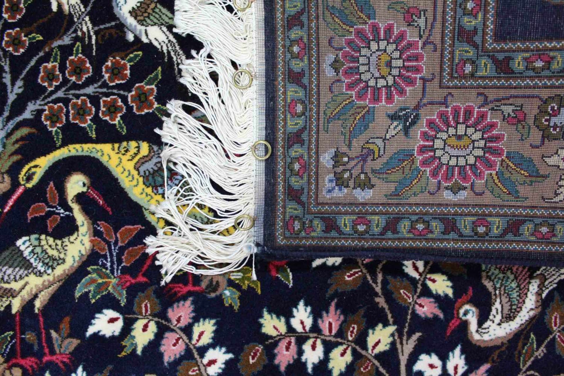 Täbris Perserteppich. Iran. Korkwolle auf Baumwolle. Sehr feine Knüpfung. 152 cm x 104 cm. - Bild 8 aus 9