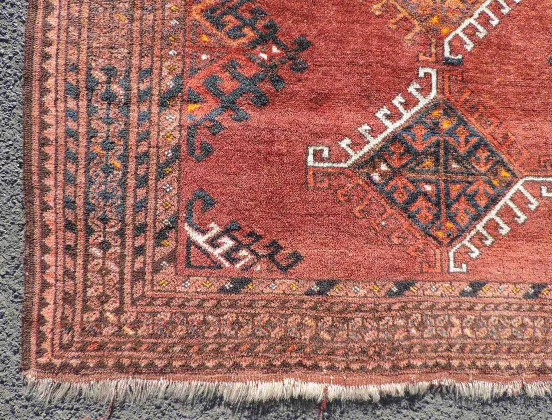 Ersari Stammesteppich. Turkmenistan, alt, um 1920. 143 cm x 107 cm. Handgeknüpft. Wolle auf Wolle. - Bild 3 aus 10