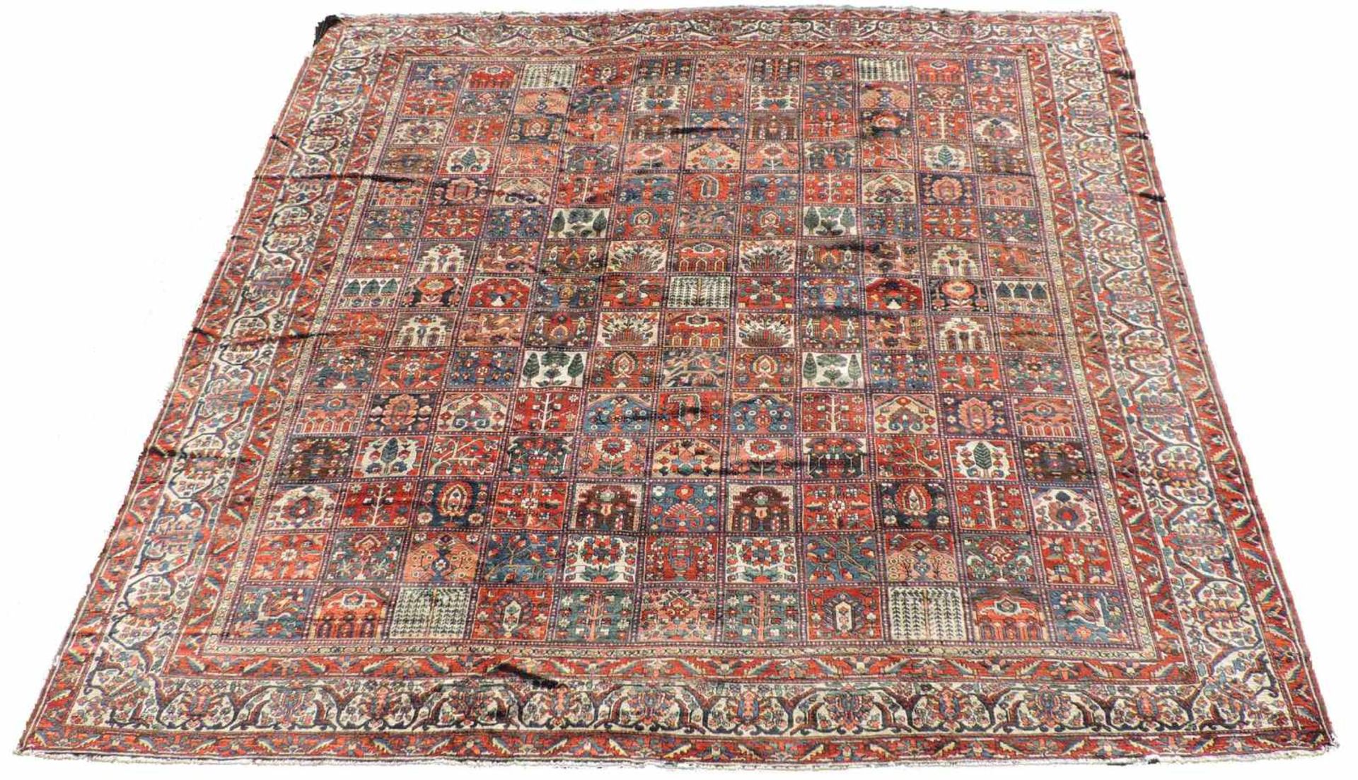 Felderteppich. Bachtiar Persien. Iran, alt, Mitte 20. Jahrhundert. 486 cm x 449 cm. Handgeknüpft.