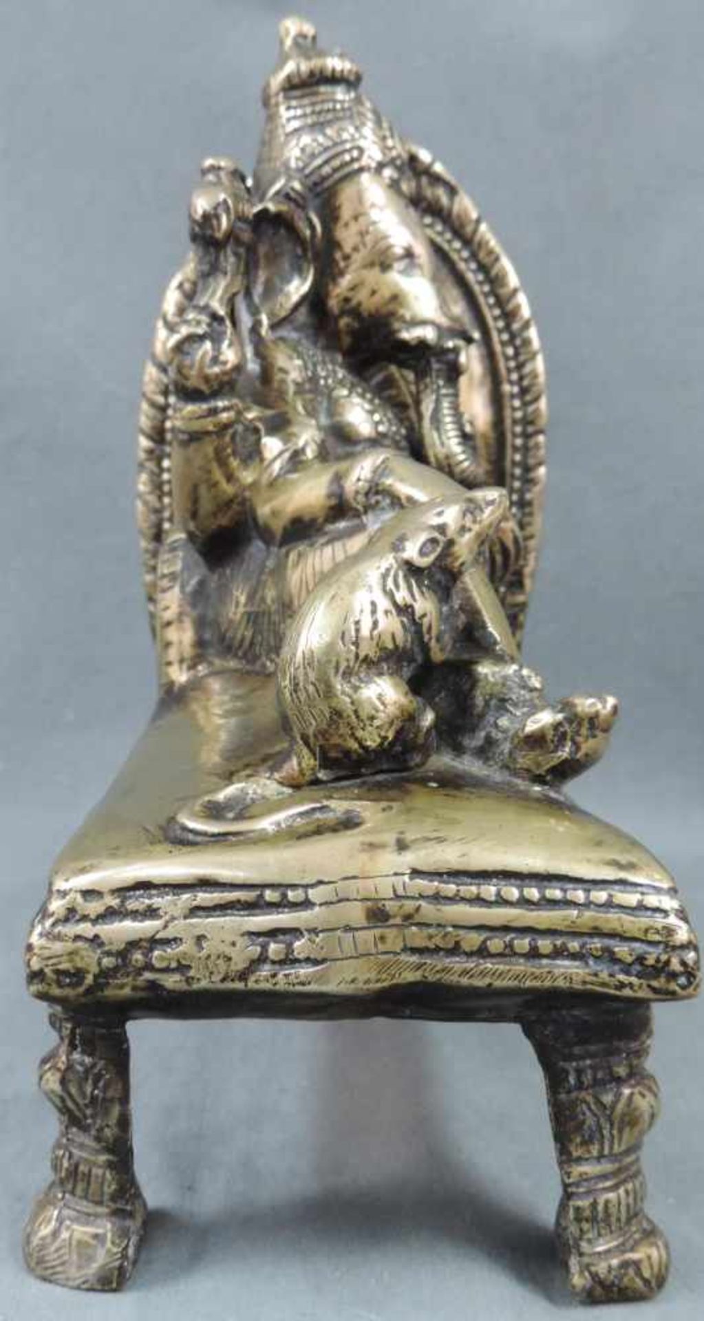 Ganesh mit Ratte. Dazu Pferd, Bronze, Indien um 1800. 28 cm hoch. Der Ganesh aus Bronze wiegt 5,8 - Bild 8 aus 12