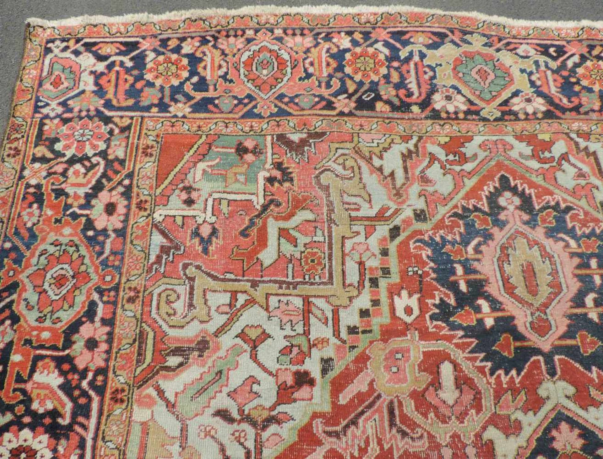 Heris "Serapi" Perserteppich. Iran. Antik, um 1900. 410 cm x 295 cm. Handgeknüpft. Wolle auf - Bild 6 aus 8