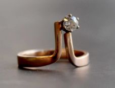 Ring. Gold 585. Mit einem Solitär - Diamanten im Altschliff, circa 0,2 Carat. 3,7 Gramm