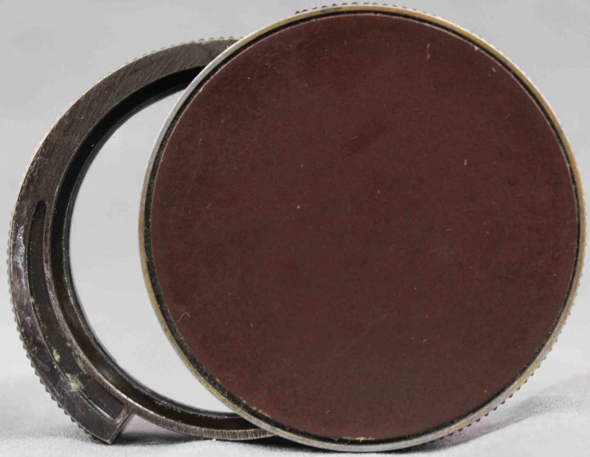 Lupe aus Artellerie Verschlussteilen. Vorne die Krönungsmedaille von 1836. Durchmesser 78 mm. 17 - Image 2 of 4