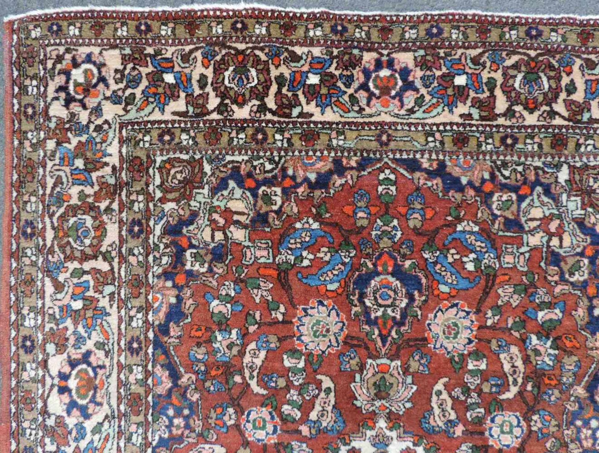 Isfahan Perserteppich. Iran, alt um 1930. Feine Knüpfung. 205 cm x 142 cm. Handgeknüpft. Wolle auf - Bild 9 aus 11