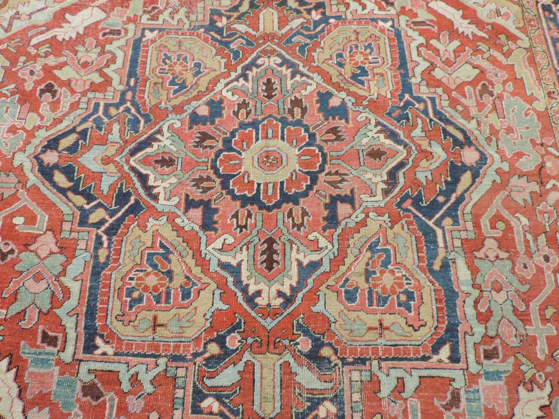 Heris "Serapi" Perserteppich. Iran. Antik, um 1900. 410 cm x 295 cm. Handgeknüpft. Wolle auf - Bild 4 aus 8