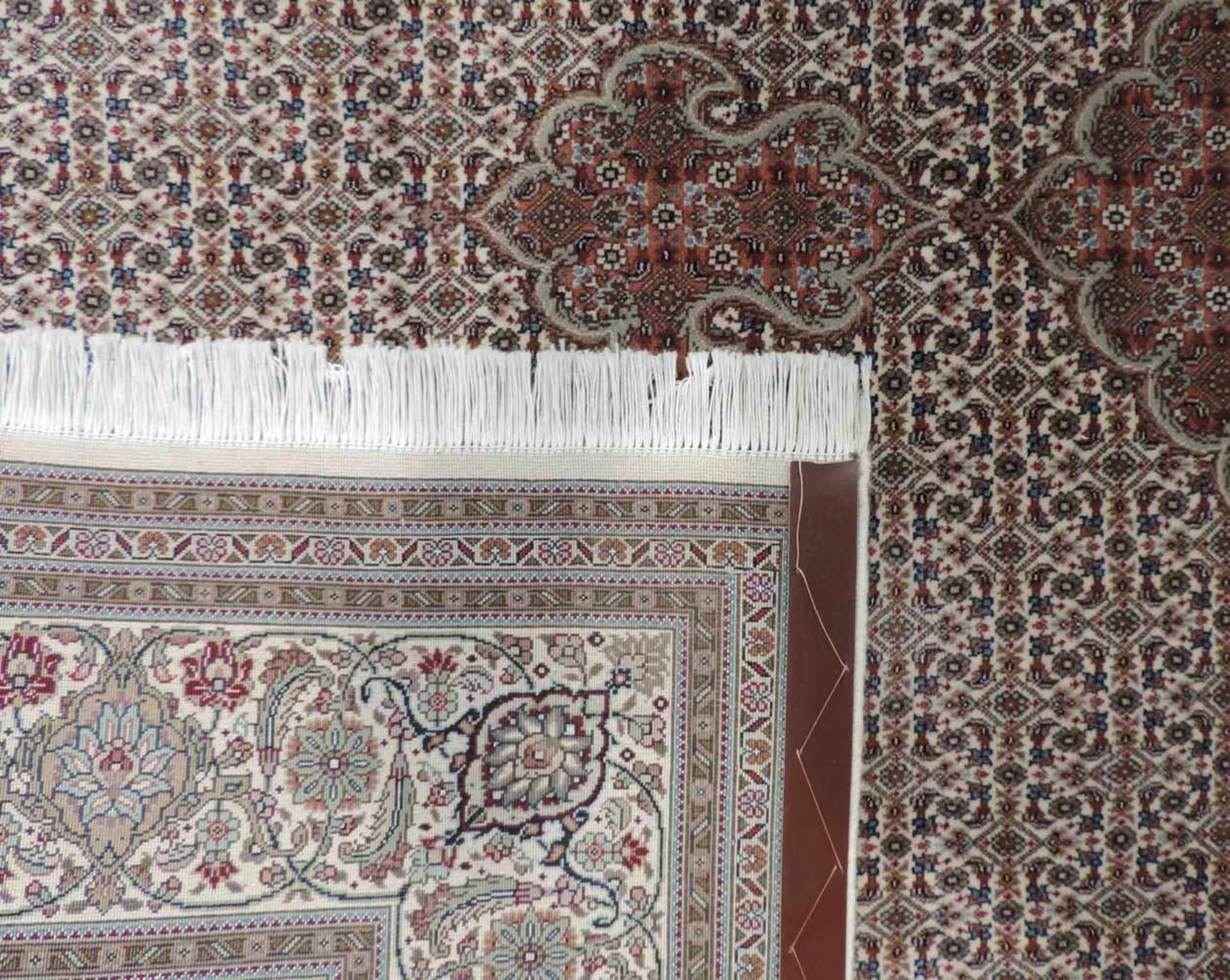 Täbriz Mahi Perserteppich. Iran. Sehr feine Knüpfung. 300 cm x 202 cm. Orientteppich. - Bild 10 aus 10