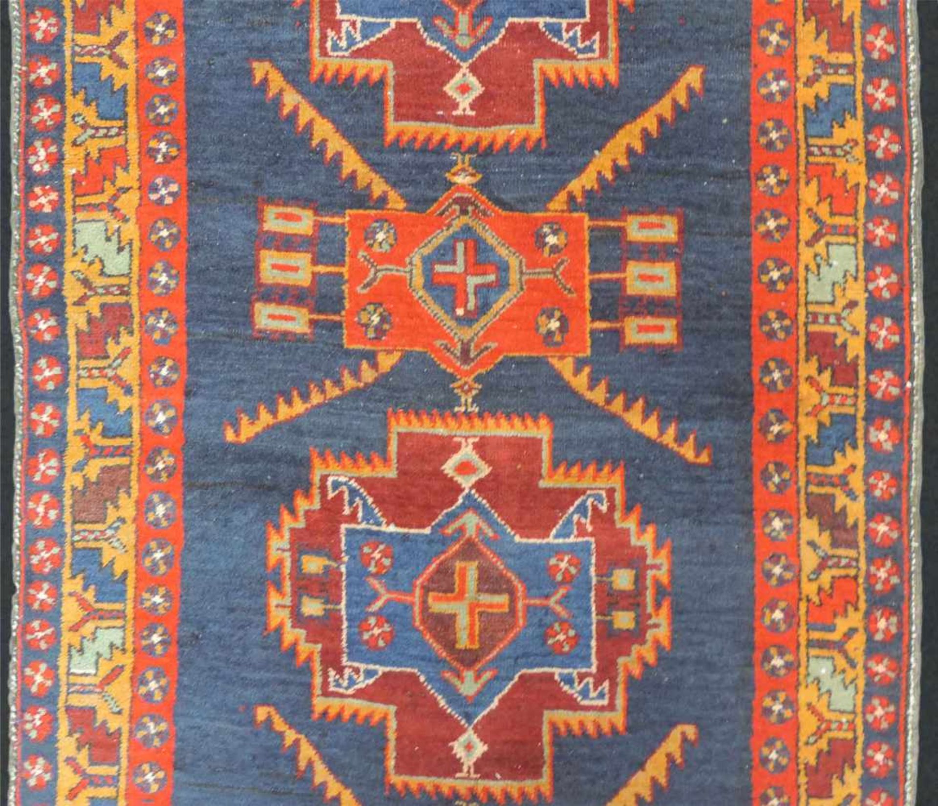 Meschkin Perserteppich Galerie. Iran, alt, Mitte 20. Jahrhundert. 325 cm x 107 cm. Orientteppich. - Bild 4 aus 6