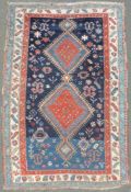 Kasak Dorfteppich. Kaukasus. Antik, um 1870. 220 cm x 134 cm. Orientteppich. Handgeknüpft. Wolle auf