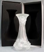 Lalique Glasvase "Knopfrose" 35 cm hoch. Signiert Lalique France. Original Karton. Lalique glass