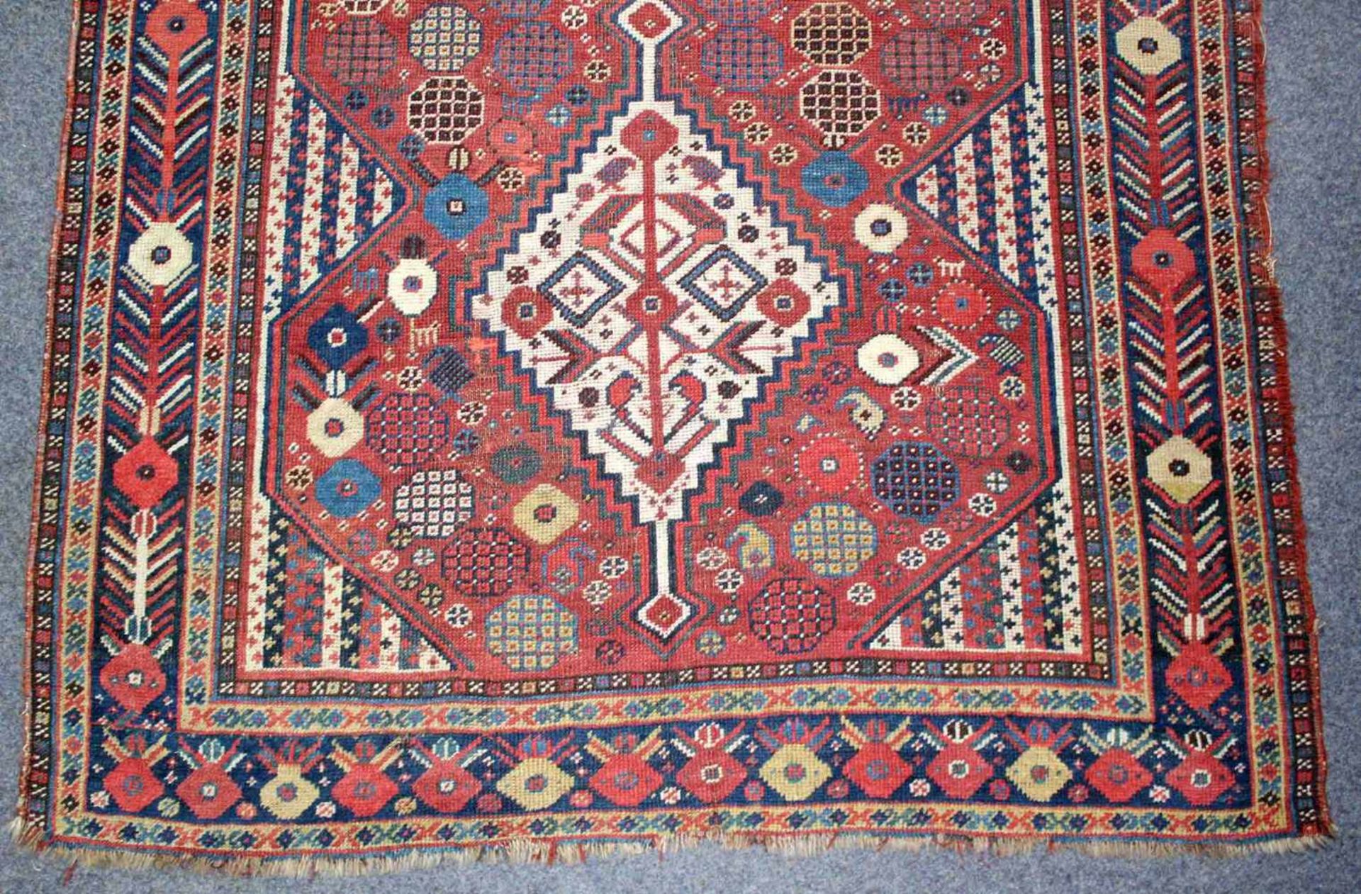 Kaschgai Perserteppich. Iran. Antik, 19. Jahrhundert. 233 cm x 127 cm. Orientteppich. - Bild 2 aus 5