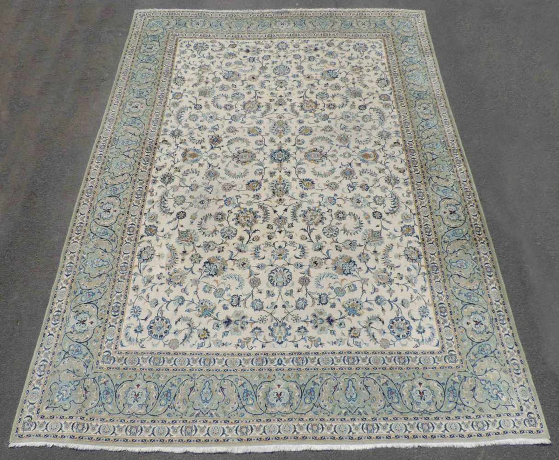 Keschan, Perserteppich, Iran. Signiert. 430 cm x 308 cm. Orientteppich. Handgeknüpft. Wolle auf