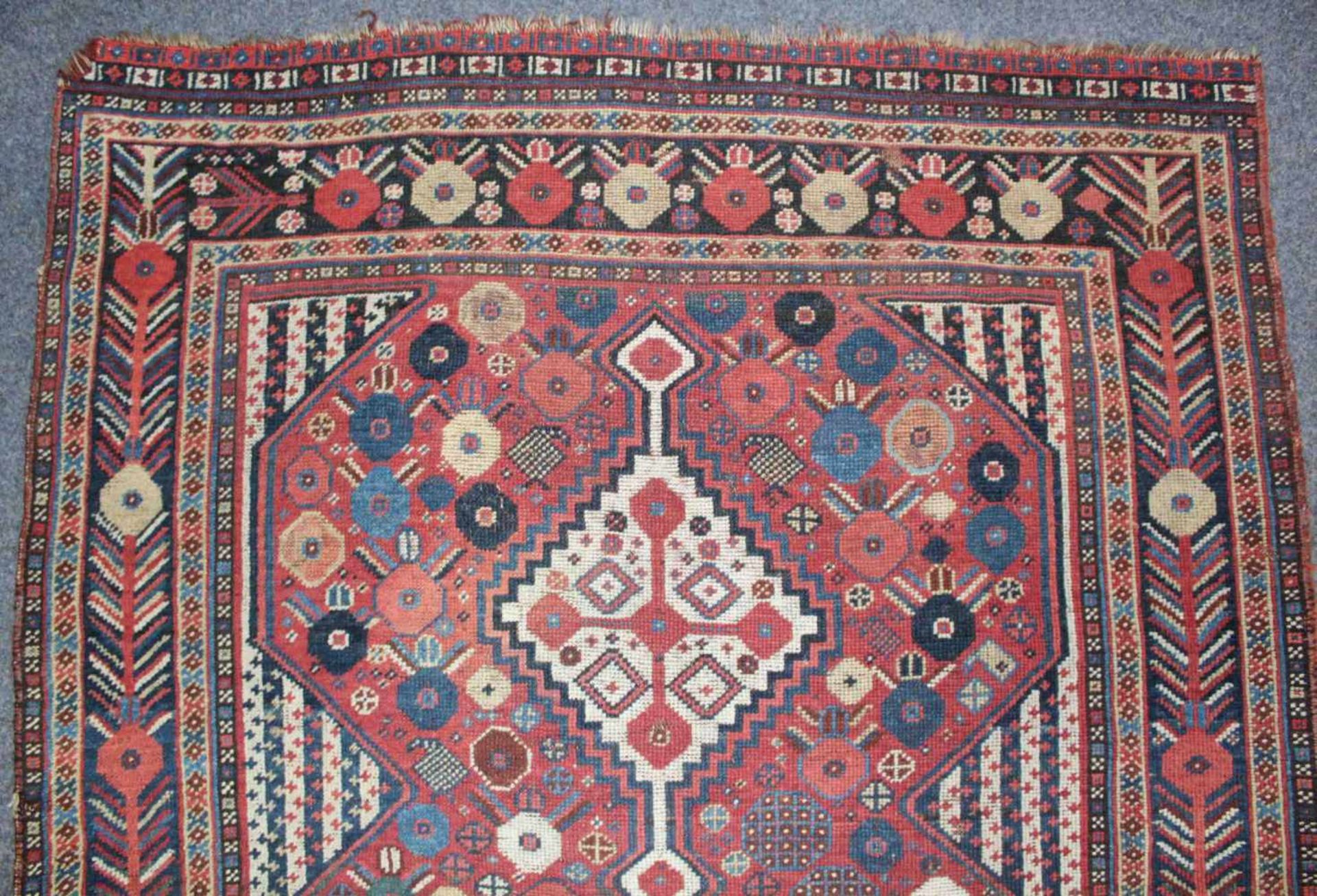 Kaschgai Perserteppich. Iran. Antik, 19. Jahrhundert. 233 cm x 127 cm. Orientteppich. - Bild 4 aus 5