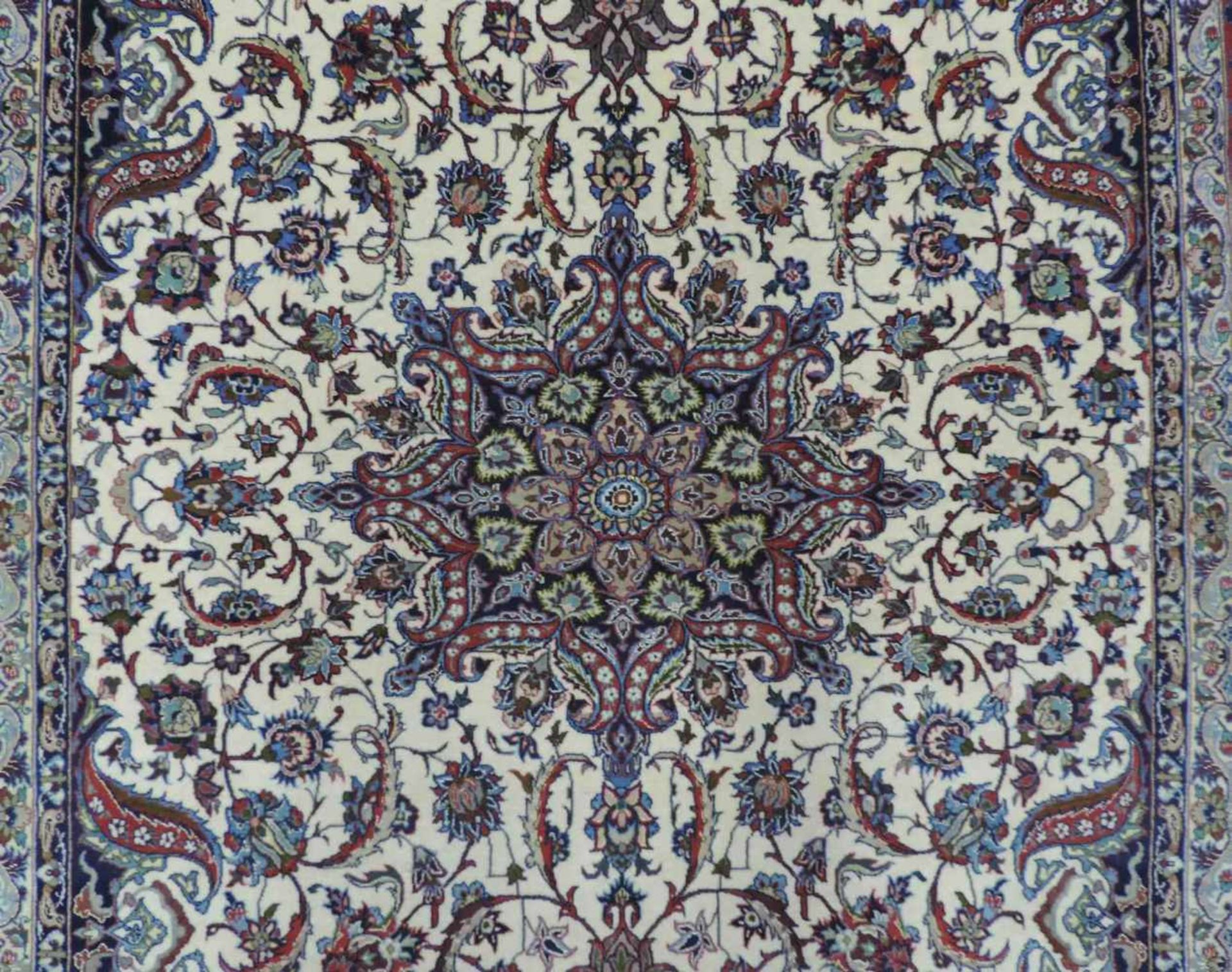 Isfahan Perserteppich. Iran. Selten feine Knüpfung. 241 cm x 158 cm. Handgeknüpft. Korkwolle und - Bild 4 aus 8