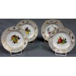 4 Durchbruchteller, Meissen Porzellan. bis 15,6 cm Durchmesser. 4 perforated plates, Meissen. up