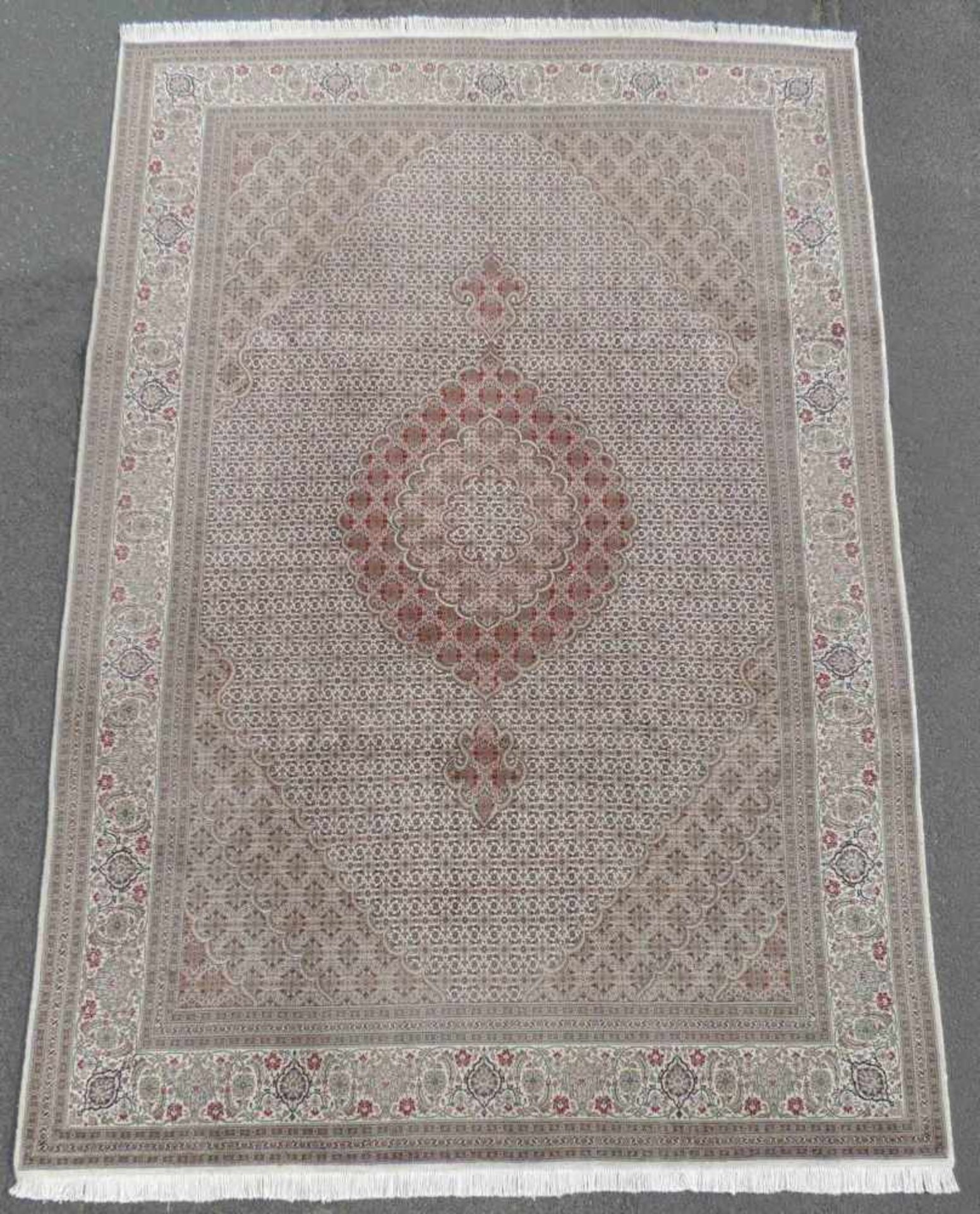 Täbriz Mahi Perserteppich. Iran. Sehr feine Knüpfung. 300 cm x 202 cm. Orientteppich.