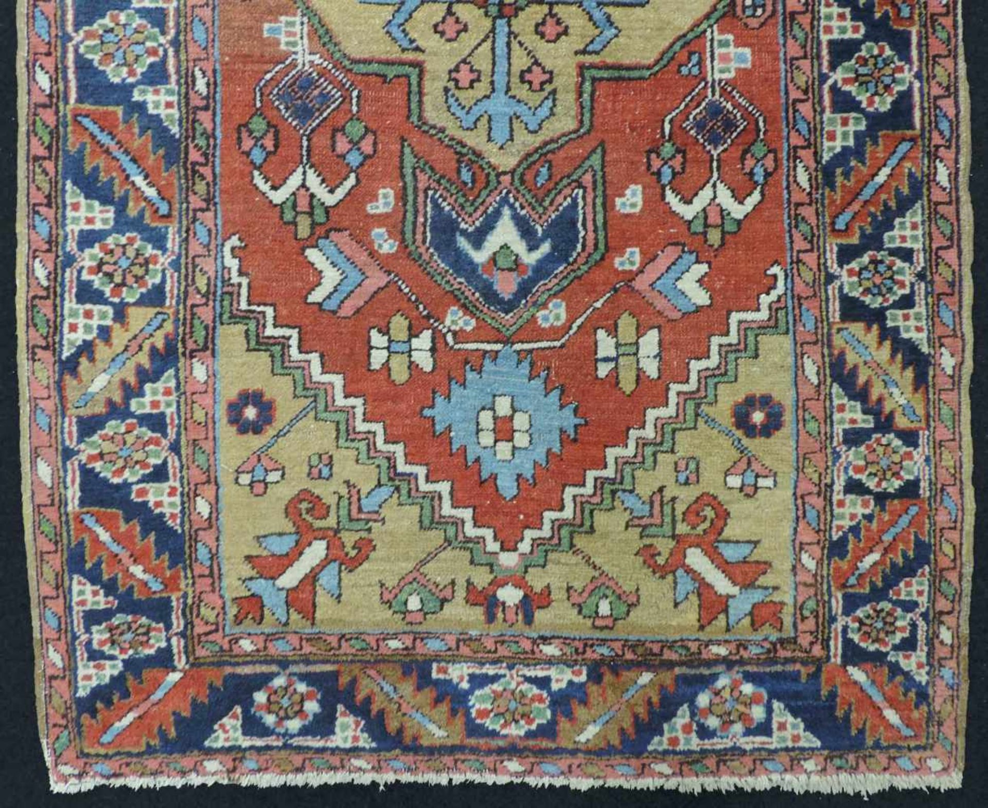 Heris Perserteppich. Iran, antik um 1900. 170 cm x 98 cm. Orientteppich. Handgeknüpft. Wolle auf - Bild 2 aus 7