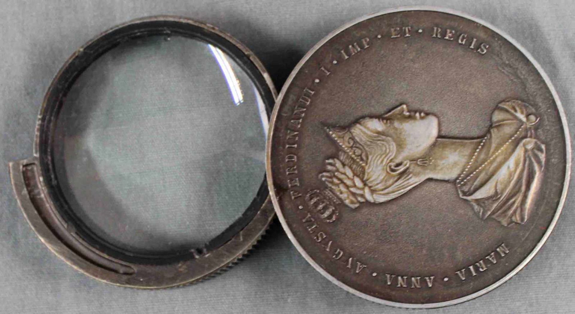 Lupe aus Artellerie Verschlussteilen. Vorne die Krönungsmedaille von 1836. Durchmesser 78 mm. 17 - Image 3 of 4