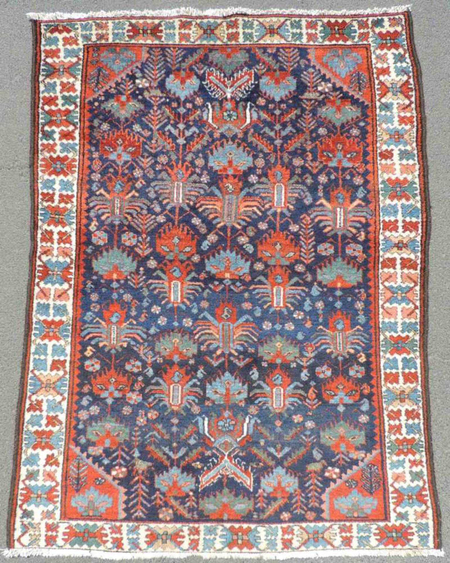 Bachtiar Perserteppich. Iran, alt um 1930. 186 cm x 130 cm. Orientteppich. Handgeknüpft. Wolle auf