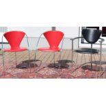 2 Stühle, 1 Sessel. Arrben/ Italy, Design. Bis 80 cm x 60 x cm 43 cm. Metall verchromt und Leder.