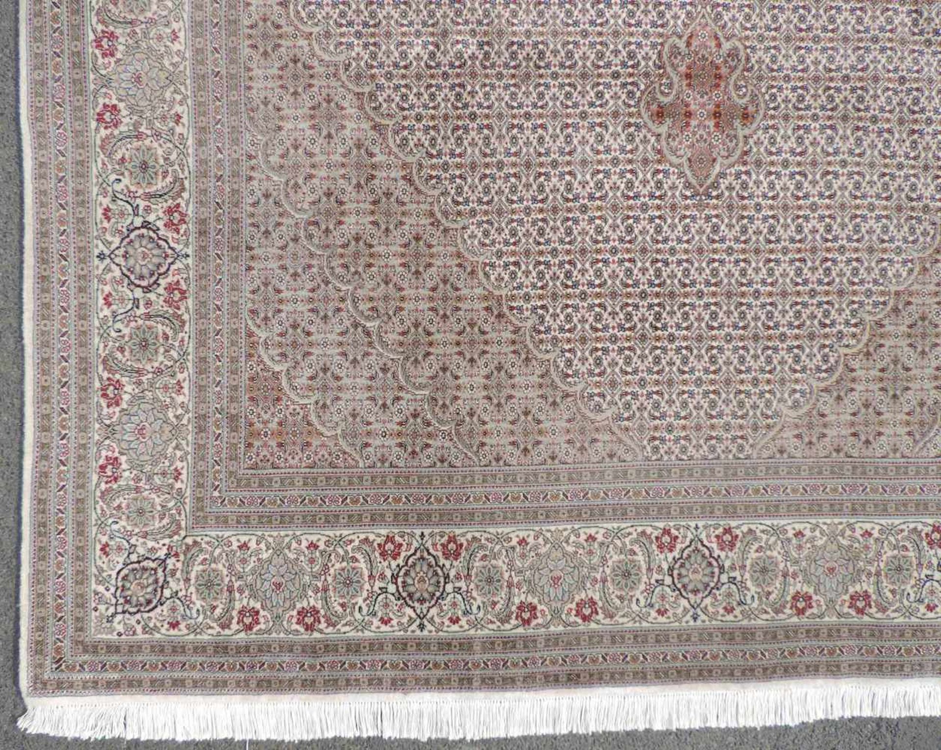 Täbriz Mahi Perserteppich. Iran. Sehr feine Knüpfung. 300 cm x 202 cm. Orientteppich. - Bild 3 aus 10